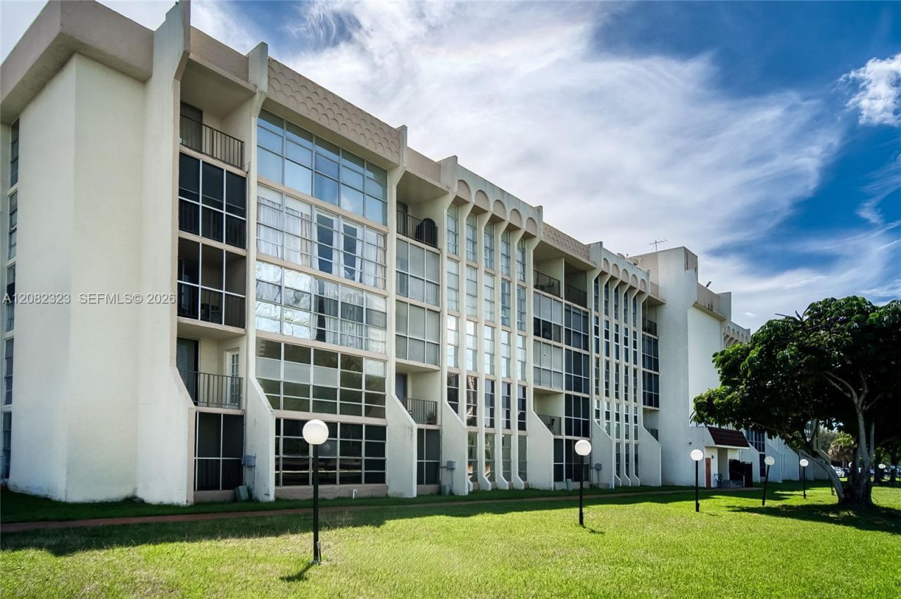 601 Three Islands Blvd , Unit 304, Hallandale Beach, FL 33009 Photo