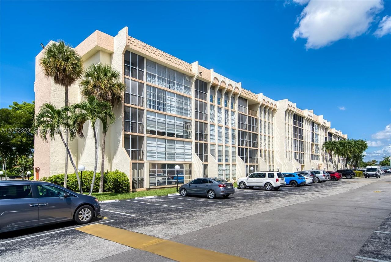 601 Three Islands Blvd , Unit 304, Hallandale Beach, FL 33009 Photo