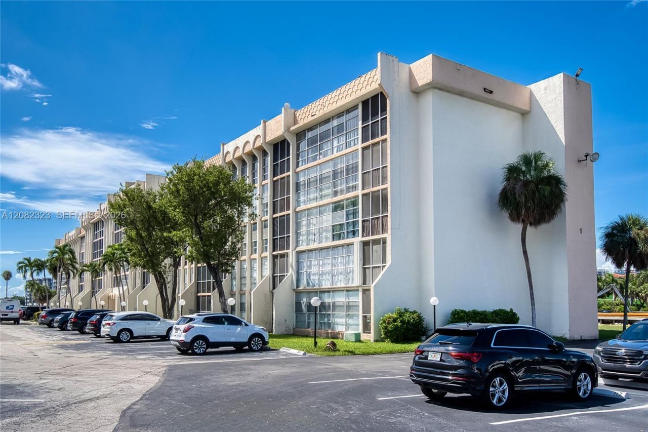 601 Three Islands Blvd , Unit 304, Hallandale Beach, FL 33009 Photo