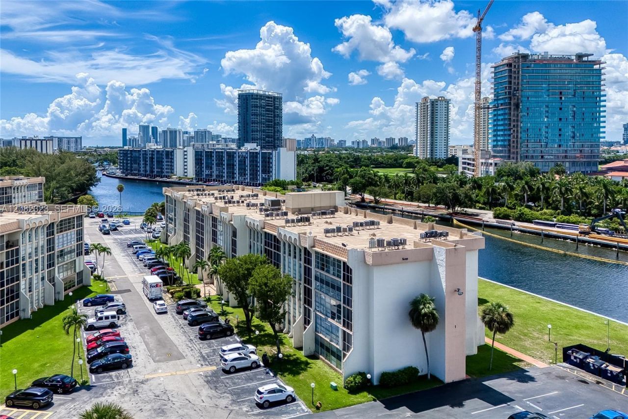 601 Three Islands Blvd , Unit 304, Hallandale Beach, FL 33009 Photo