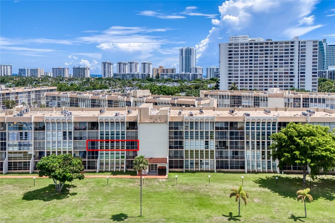 601 Three Islands Blvd , Unit 304, Hallandale Beach, FL 33009 Photo