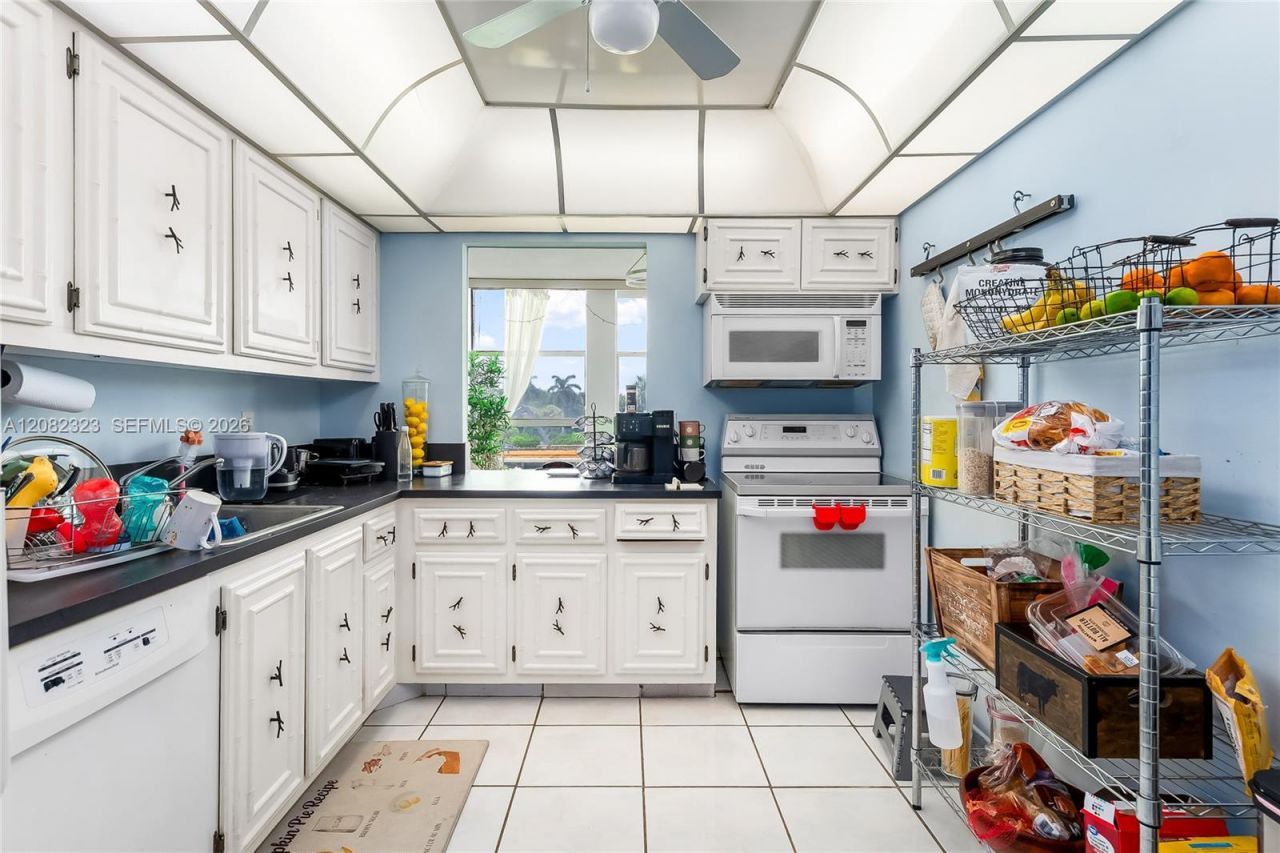 601 Three Islands Blvd , Unit 304, Hallandale Beach, FL 33009 Photo