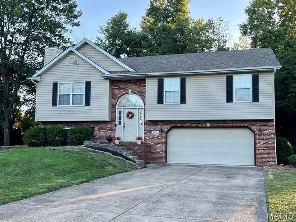 2433 Field Point Drive , Maryville, IL 62062
