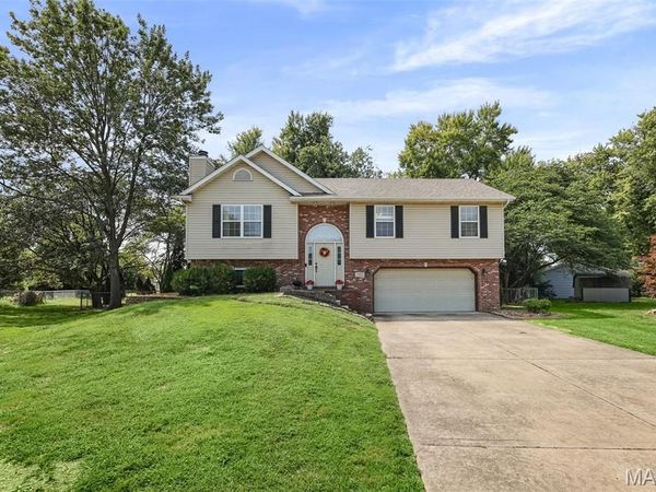 2433 Field Point Drive, Maryville, IL 62062
