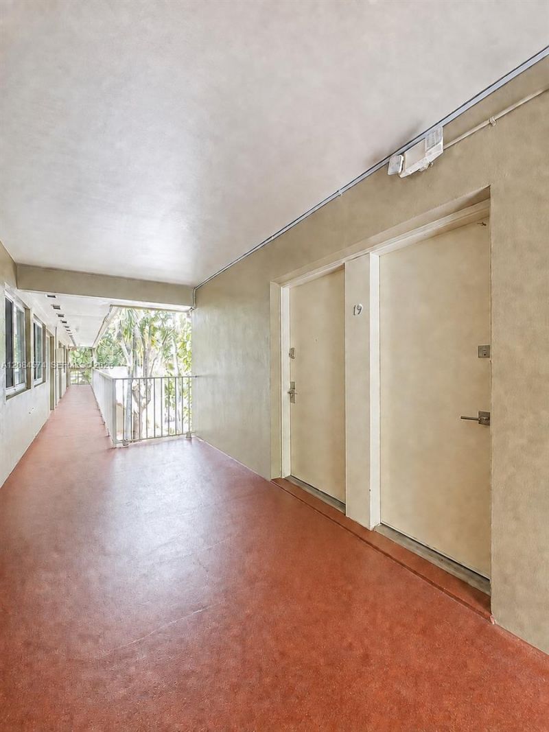 6330 SW 79th St, Unit 19, South Miami, FL 33143 Photo