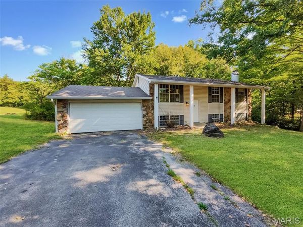 4361 Woodridge Drive , Hillsboro, MO 63050