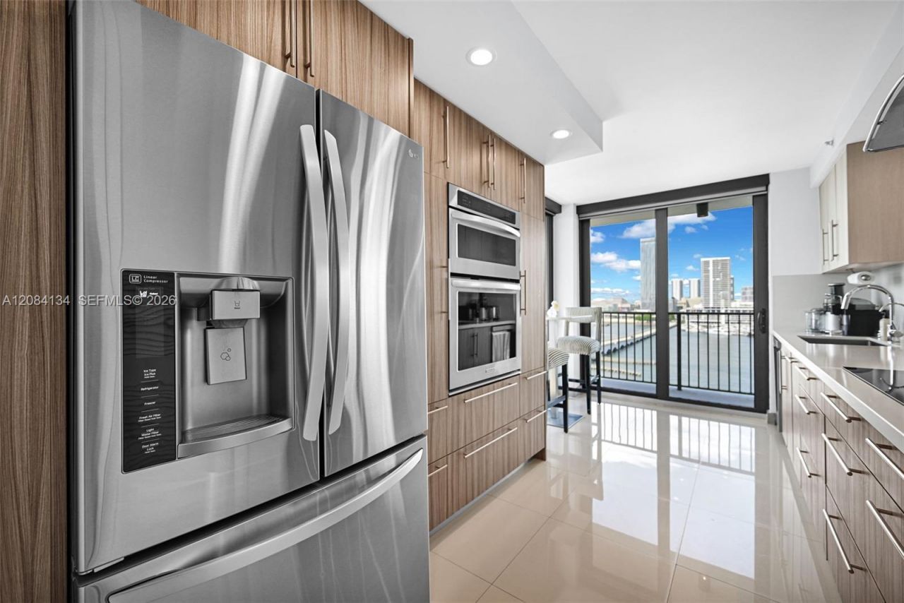 801 N Venetian Dr, Unit 1208, Miami, FL 33139 Photo
