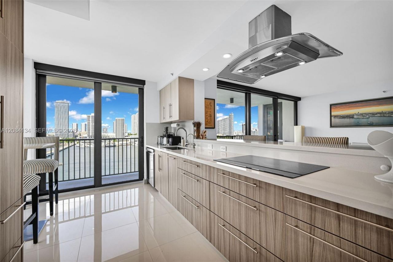 801 N Venetian Dr, Unit 1208, Miami, FL 33139 Photo