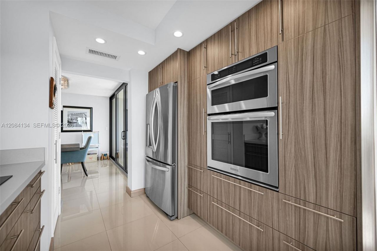 801 N Venetian Dr, Unit 1208, Miami, FL 33139 Photo