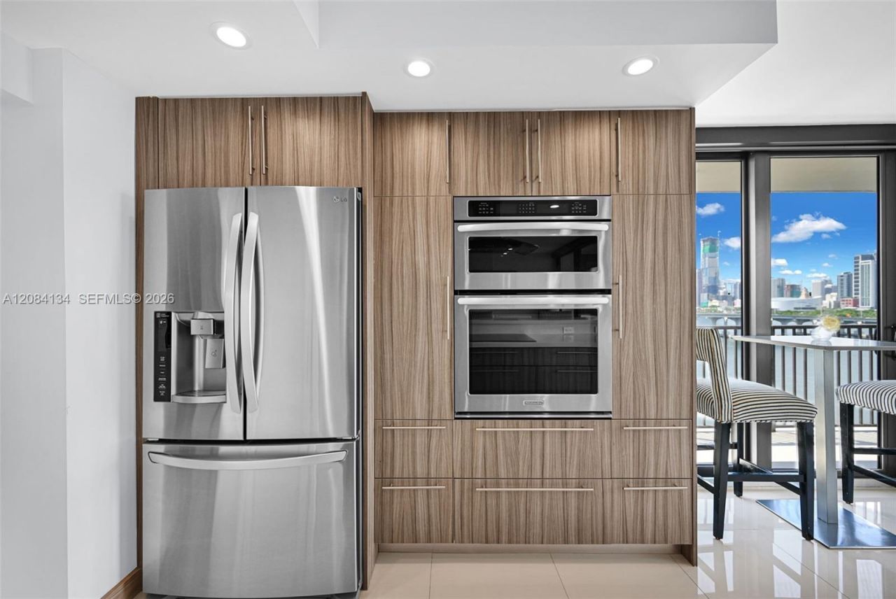 801 N Venetian Dr, Unit 1208, Miami, FL 33139 Photo