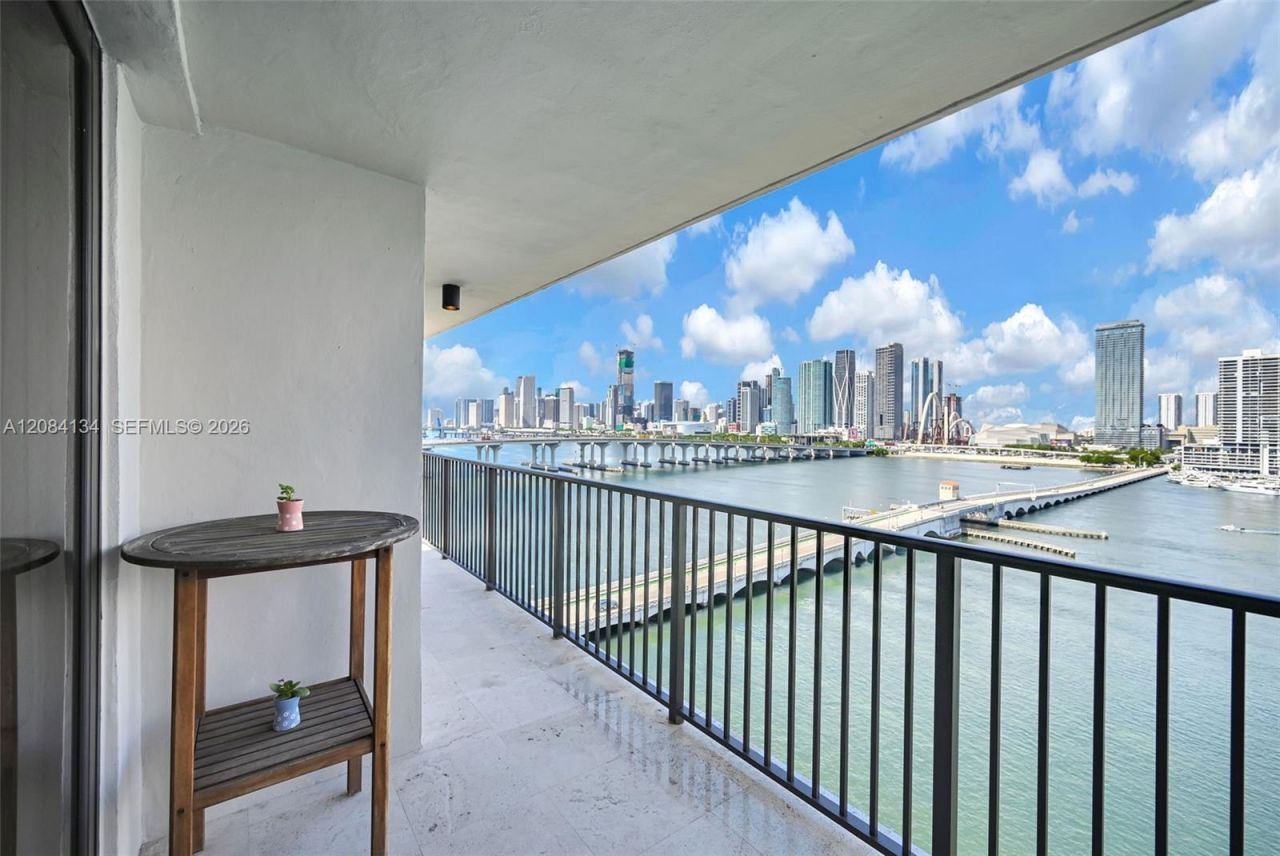 801 N Venetian Dr, Unit 1208, Miami, FL 33139 Photo