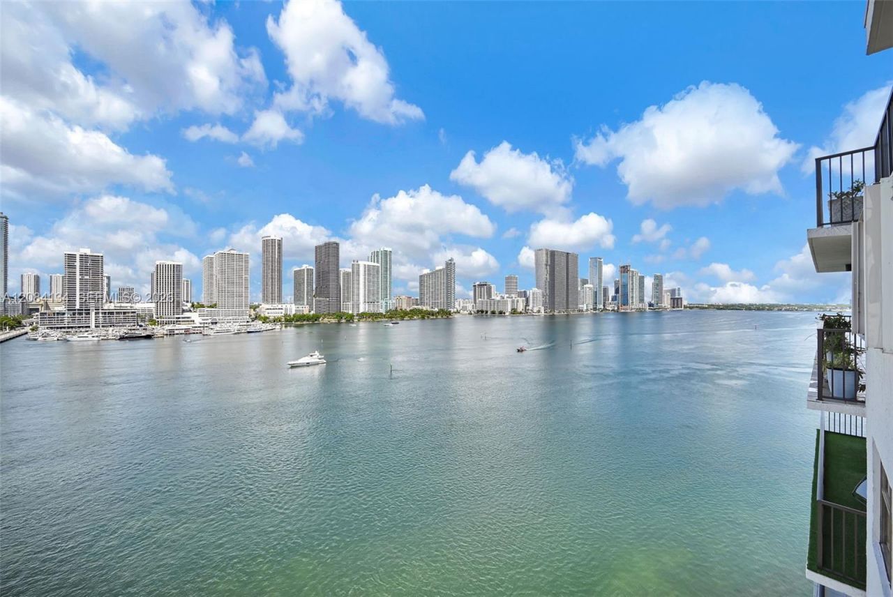 801 N Venetian Dr, Unit 1208, Miami, FL 33139 Photo