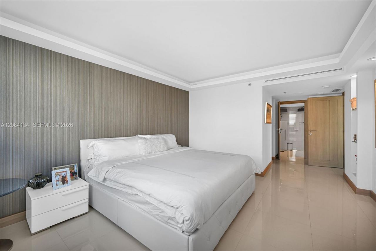 801 N Venetian Dr, Unit 1208, Miami, FL 33139 Photo