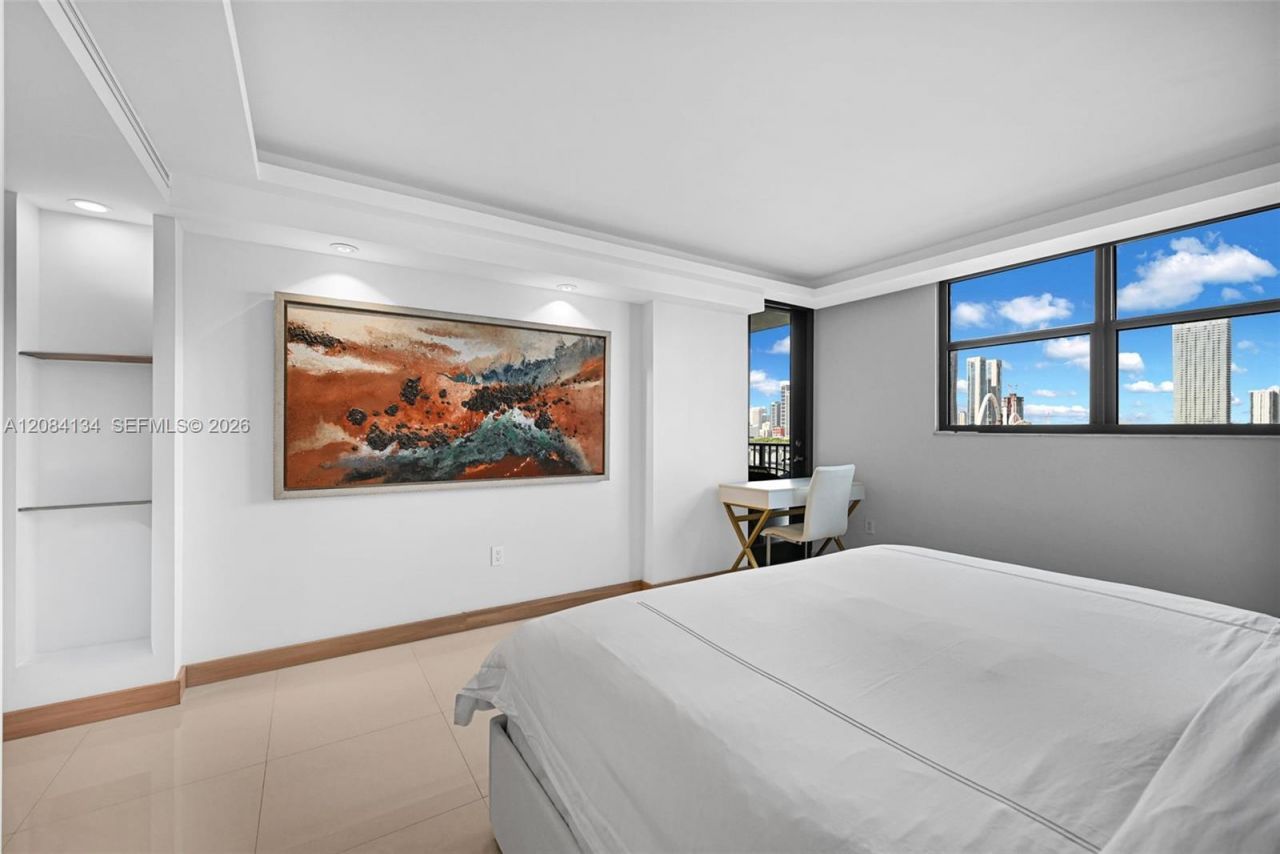 801 N Venetian Dr, Unit 1208, Miami, FL 33139 Photo