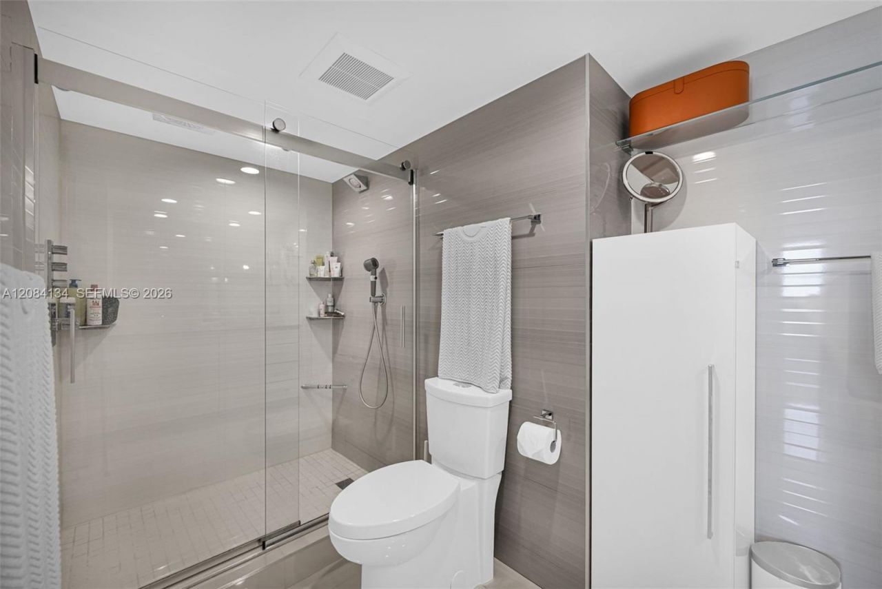 801 N Venetian Dr, Unit 1208, Miami, FL 33139 Photo
