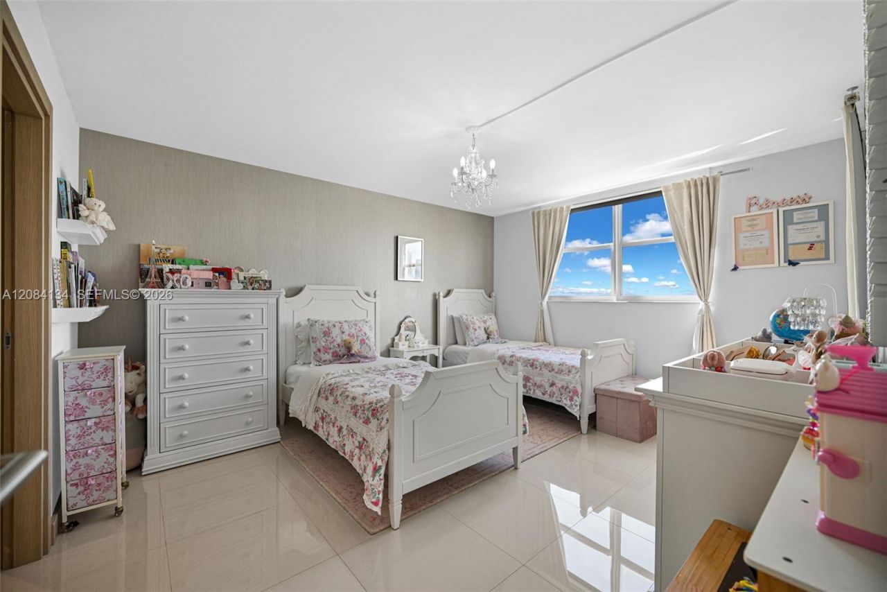 801 N Venetian Dr, Unit 1208, Miami, FL 33139 Photo