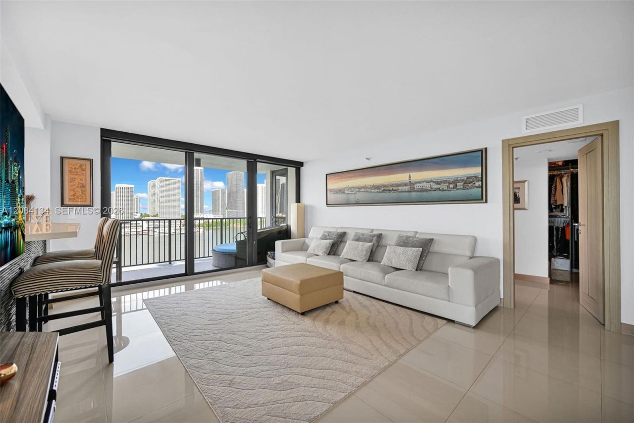 801 N Venetian Dr, Unit 1208, Miami, FL 33139 Photo