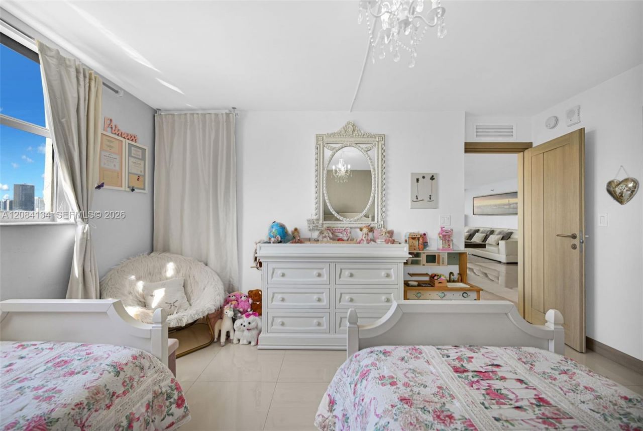 801 N Venetian Dr, Unit 1208, Miami, FL 33139 Photo