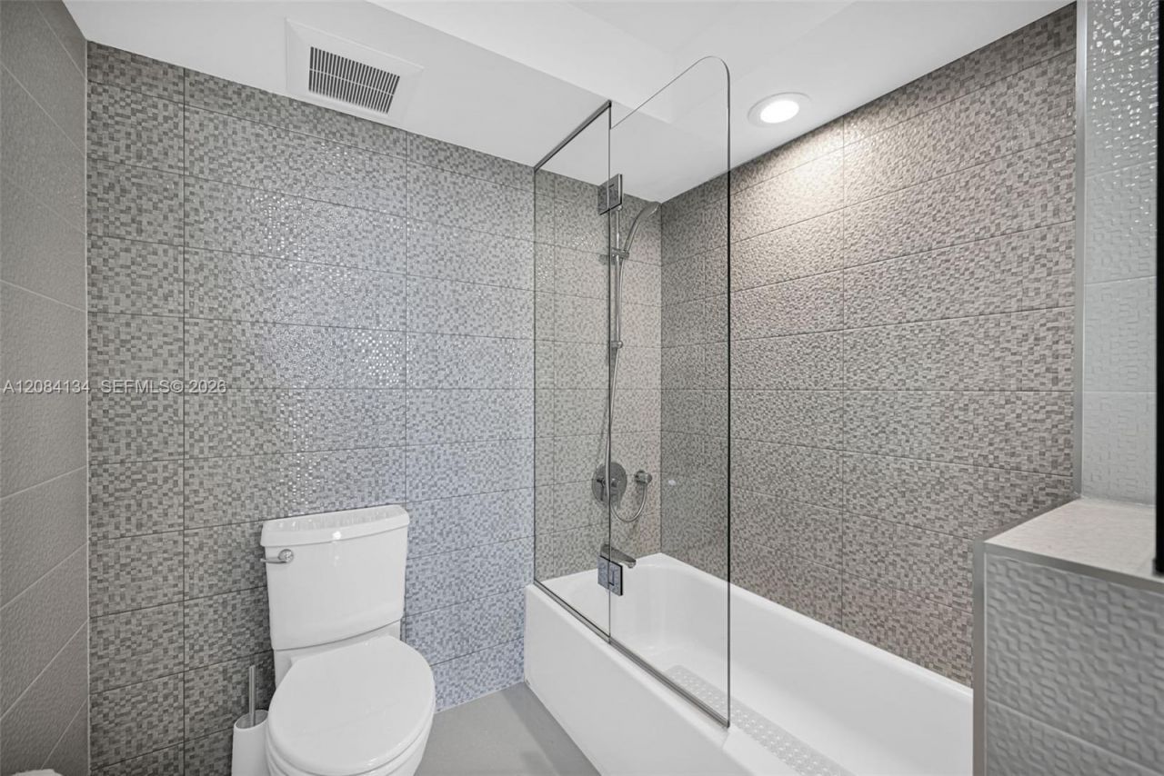 801 N Venetian Dr, Unit 1208, Miami, FL 33139 Photo