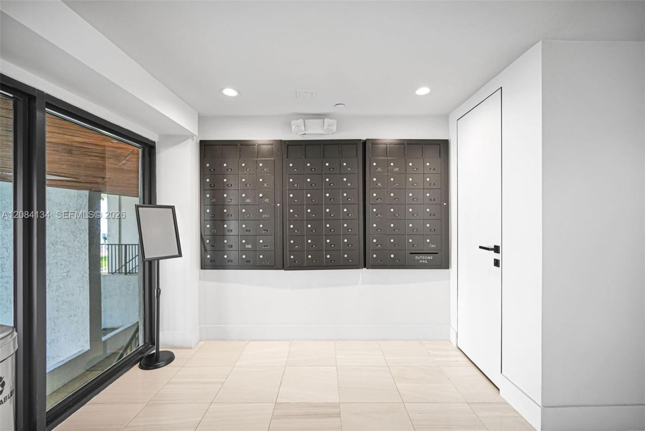801 N Venetian Dr, Unit 1208, Miami, FL 33139 Photo