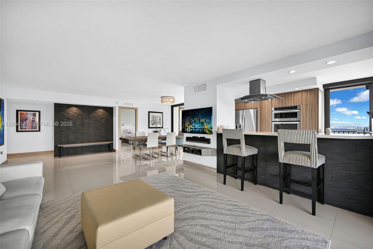 801 N Venetian Dr, Unit 1208, Miami, FL 33139 Photo