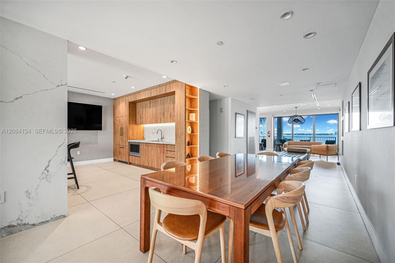 801 N Venetian Dr, Unit 1208, Miami, FL 33139 Photo