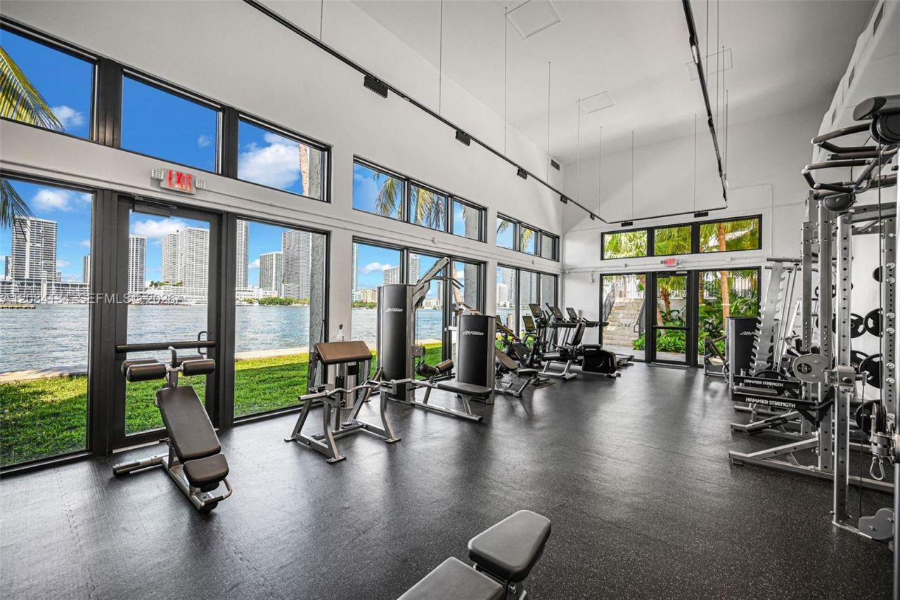 801 N Venetian Dr, Unit 1208, Miami, FL 33139 Photo