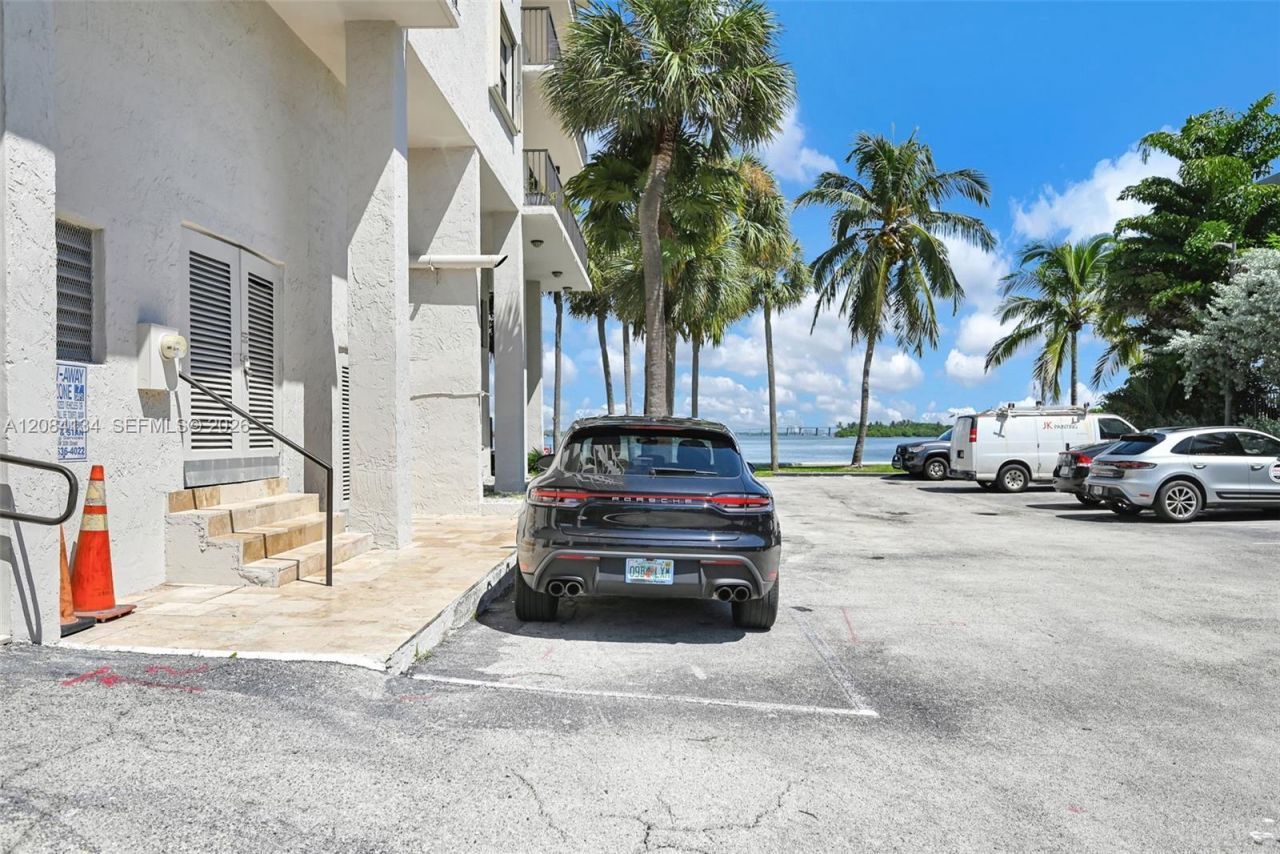 801 N Venetian Dr, Unit 1208, Miami, FL 33139 Photo