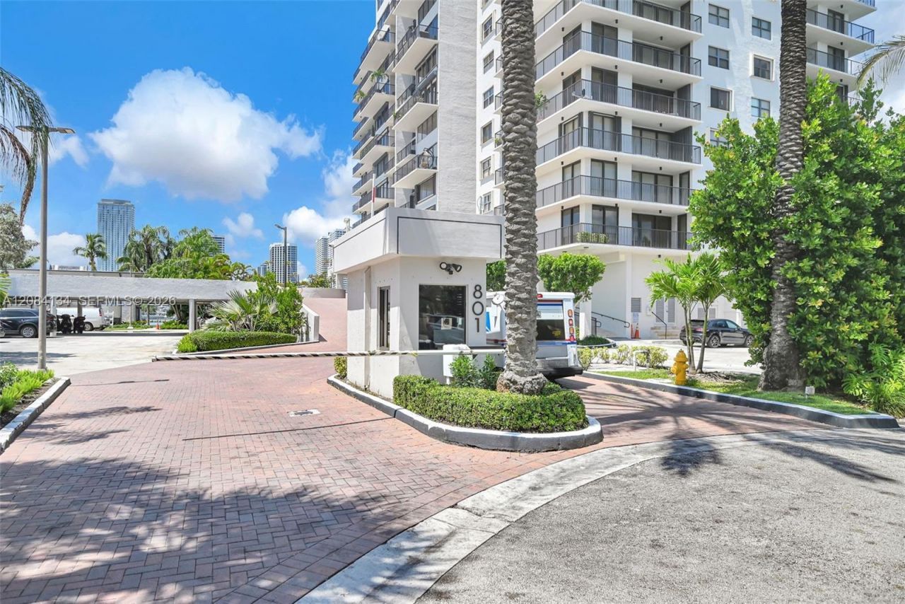801 N Venetian Dr, Unit 1208, Miami, FL 33139 Photo