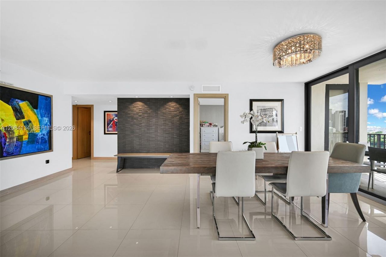 801 N Venetian Dr, Unit 1208, Miami, FL 33139 Photo