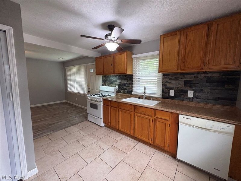625 Delaware Avenue , Elyria, OH 44035 Photo 2