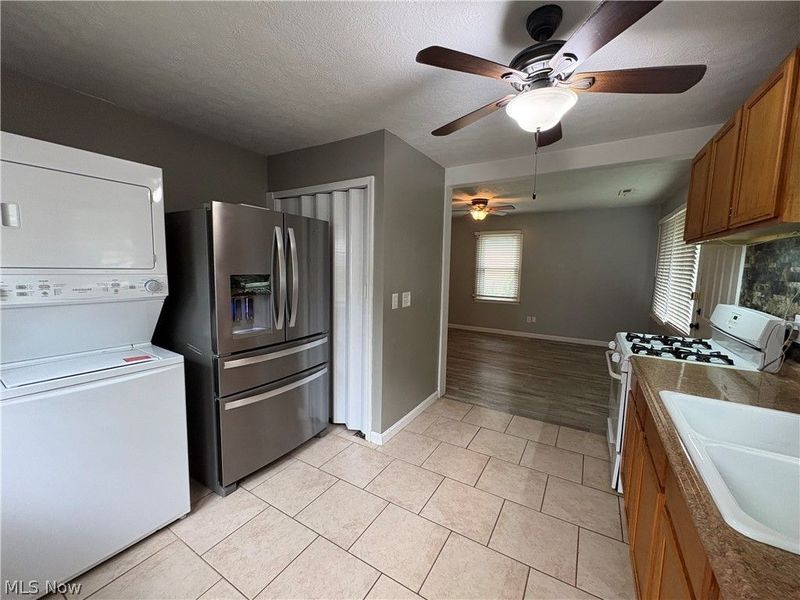 625 Delaware Avenue , Elyria, OH 44035 Photo 3