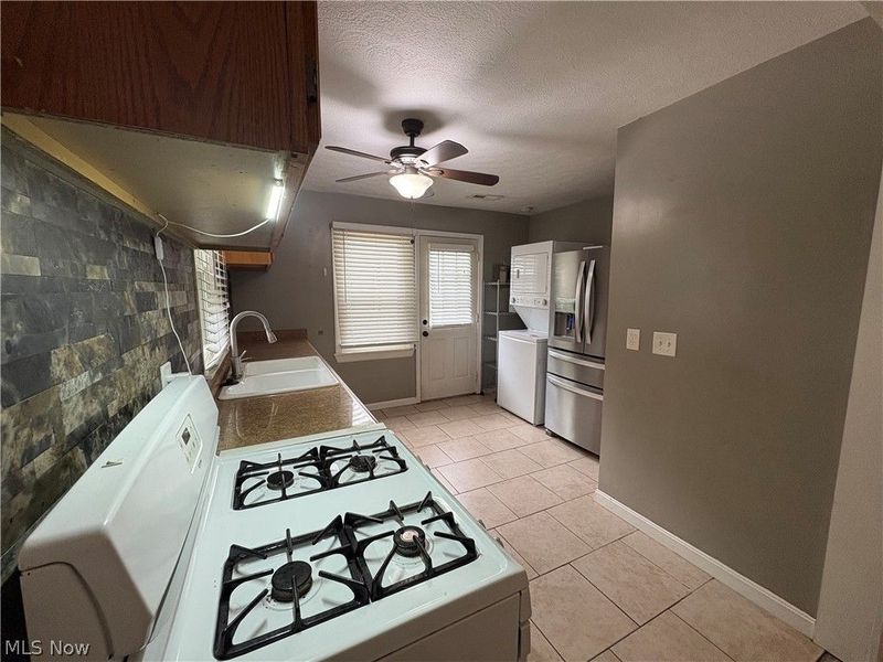 625 Delaware Avenue , Elyria, OH 44035 Photo 4