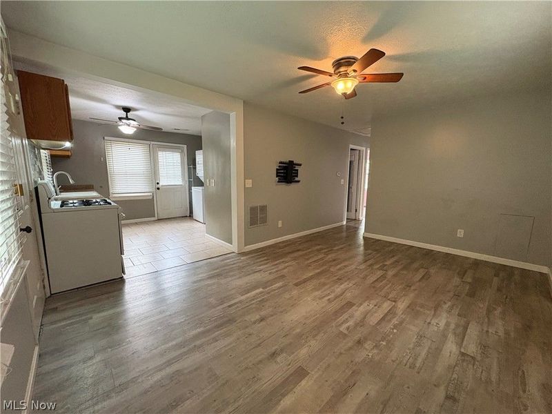 625 Delaware Avenue , Elyria, OH 44035 Photo 5