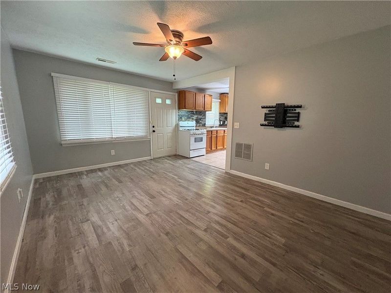 625 Delaware Avenue , Elyria, OH 44035 Photo 6