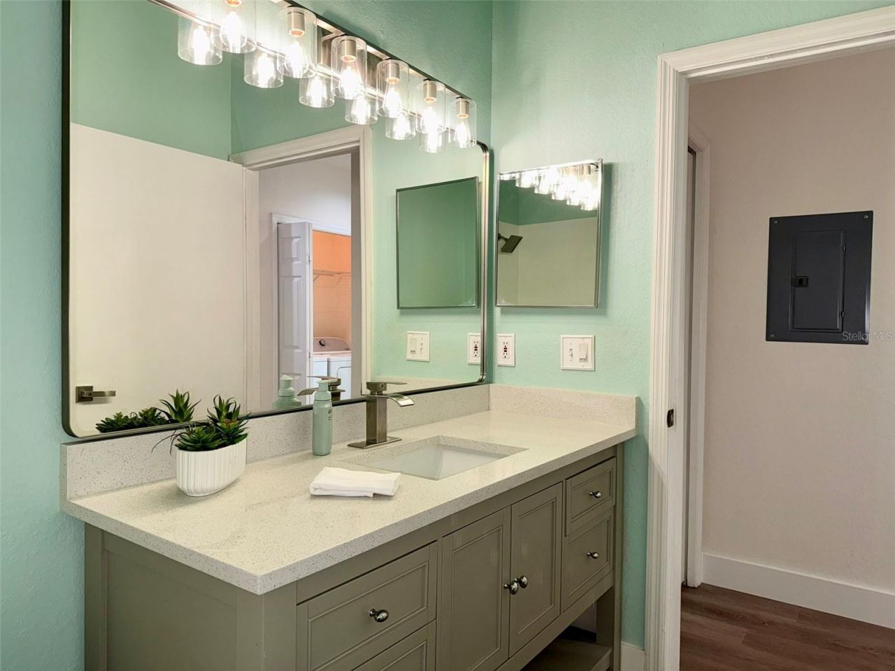 5152 Northridge Road, Unit 302, Sarasota, FL 34238 Photo