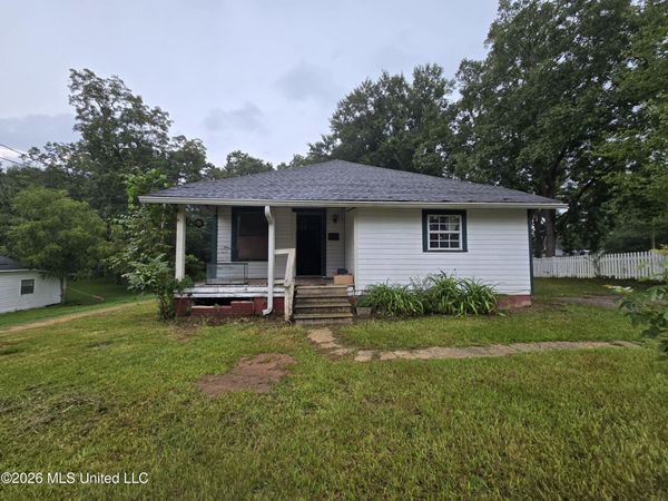 523 E College Avenue, Wiggins, MS 39577