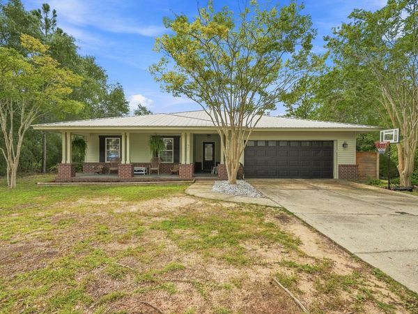 537 Hunters Ridge Road, DeFuniak Springs, FL 32433