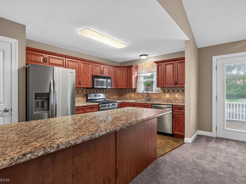 202 Fox Pointe Drive, Chardon, OH 44024 Photo 12