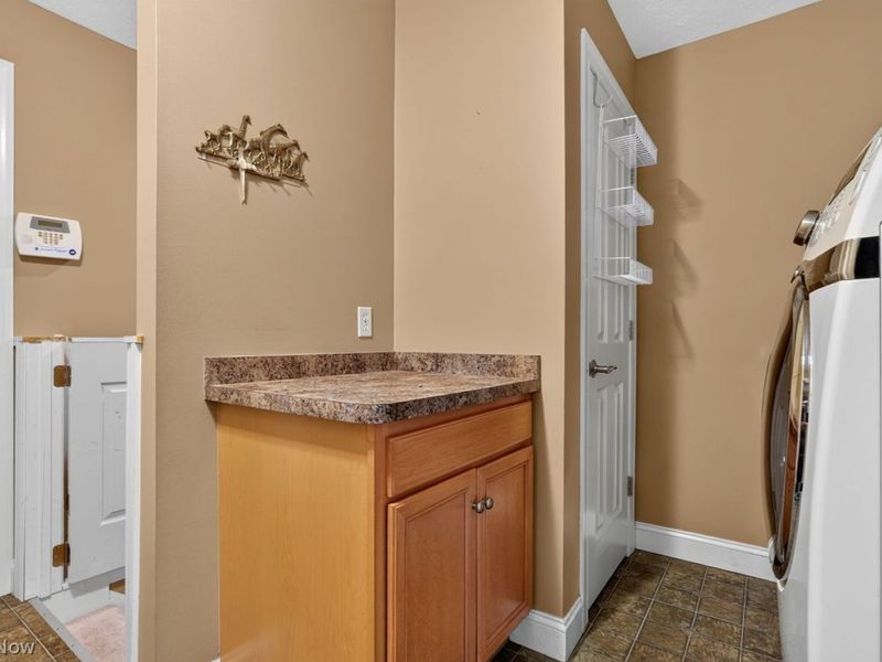 202 Fox Pointe Drive, Chardon, OH 44024 Photo 14