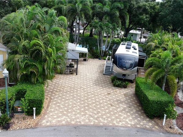 5651 Maplewood CT , FORT MYERS, FL 33905
