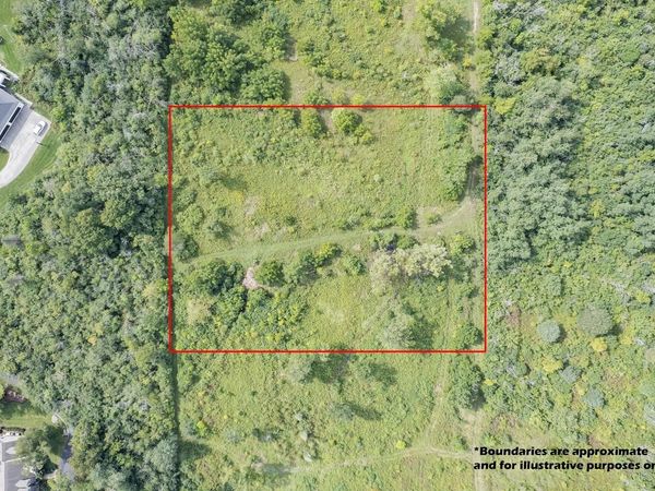 10240 N RANGE LINE ROAD, Mequon, WI 53092