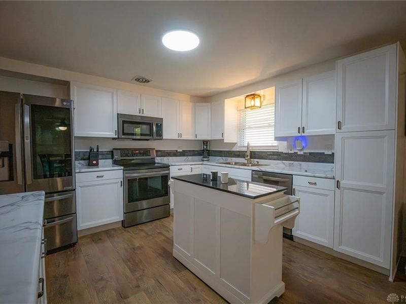 7834 Harshmanville Road, Huber Heights, OH 45424 Photo 13