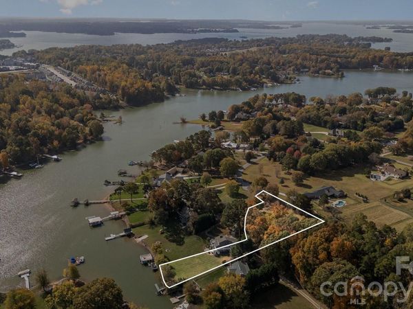 332 Queens Cove Road , Mooresville, NC 28117