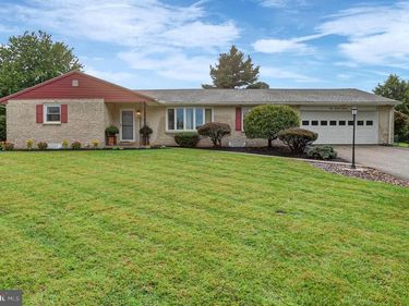 218 MEADOW LANE, CHAMBERSBURG, PA 17201