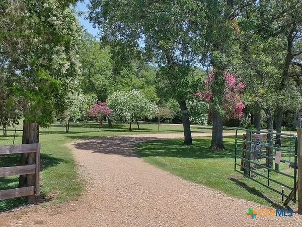 1037 Noll Road , Meyersville, TX 77974