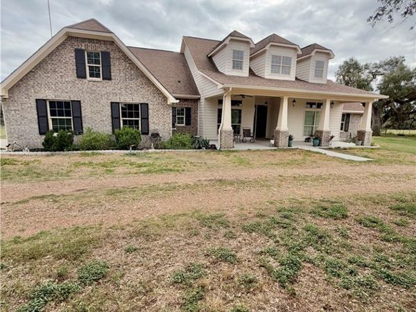 1684 Zengerle Rd, Cuero, TX 77954