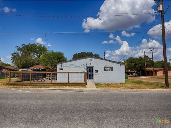 400 W Main Street , Cuero, TX 77954