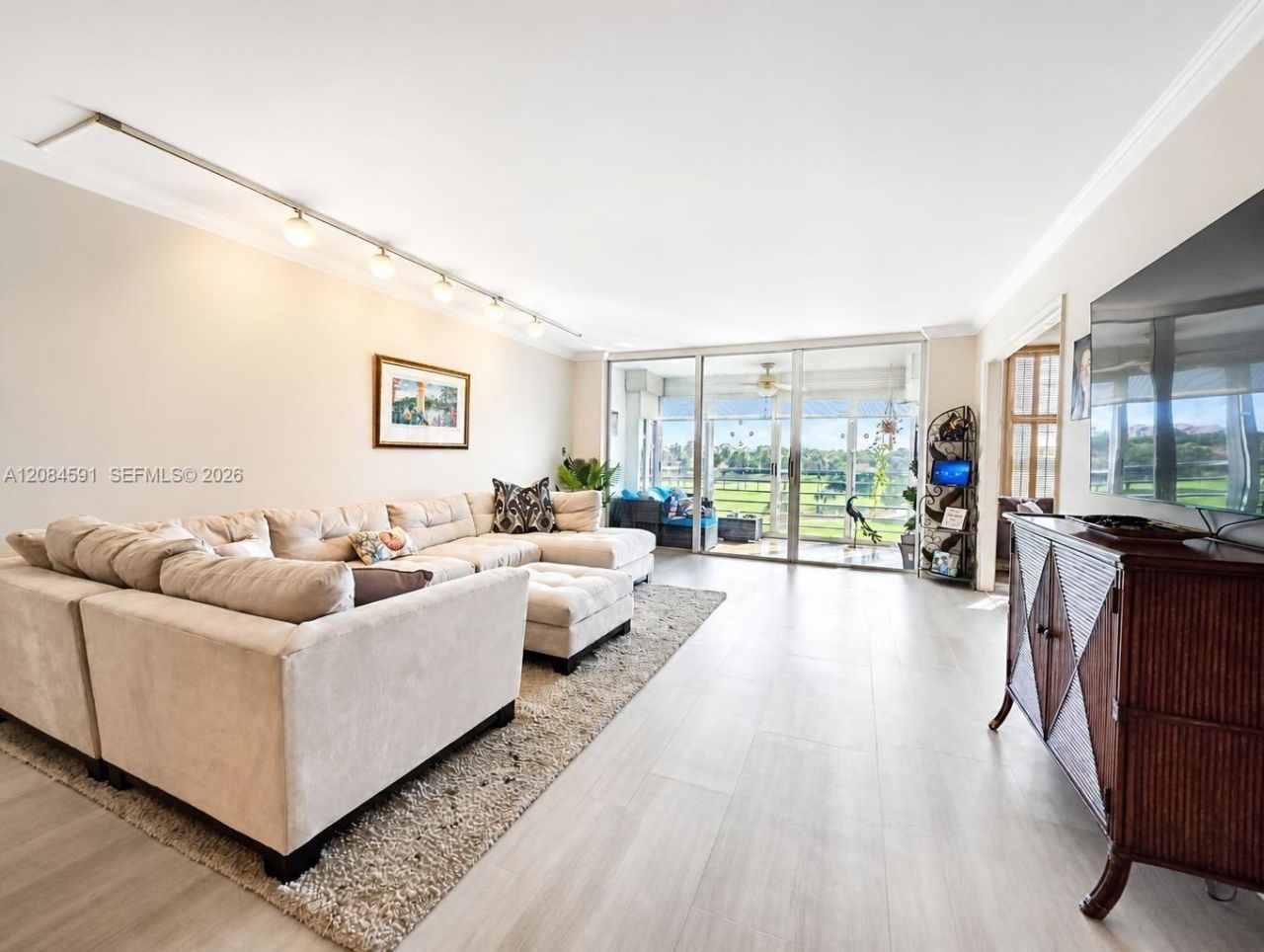 3980 Oaks Clubhouse Dr, Unit 409, Pompano Beach, FL 33069 Photo