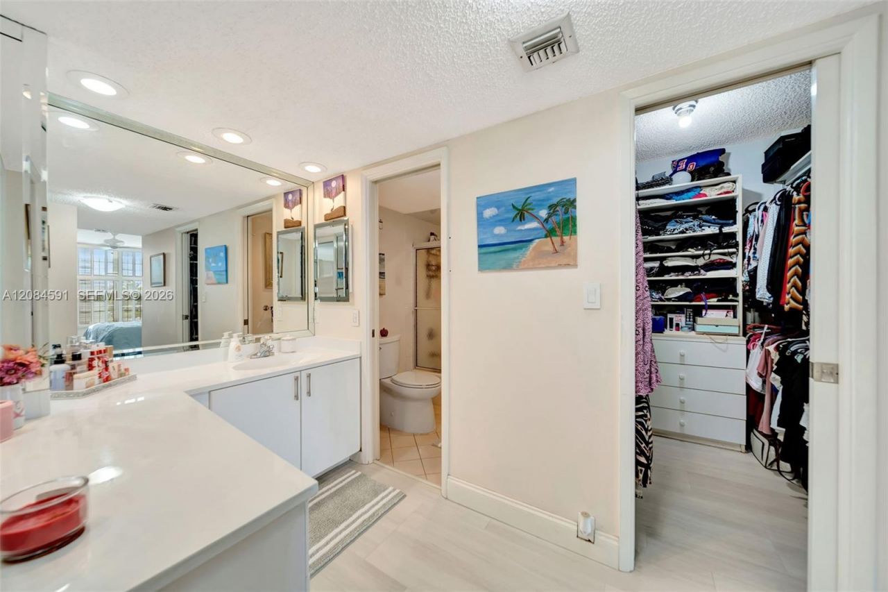 3980 Oaks Clubhouse Dr, Unit 409, Pompano Beach, FL 33069 Photo